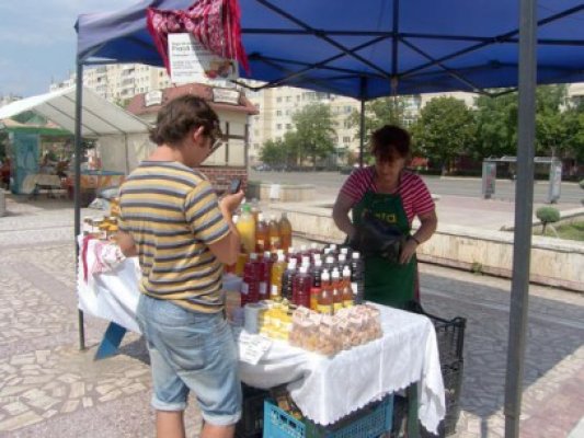 Comercianţii se plâng de scăderea considerabilă a vânzărilor